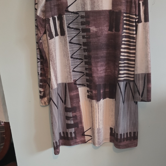Long Sleeve Abstract Pattern Dress - Picture 2 of 5